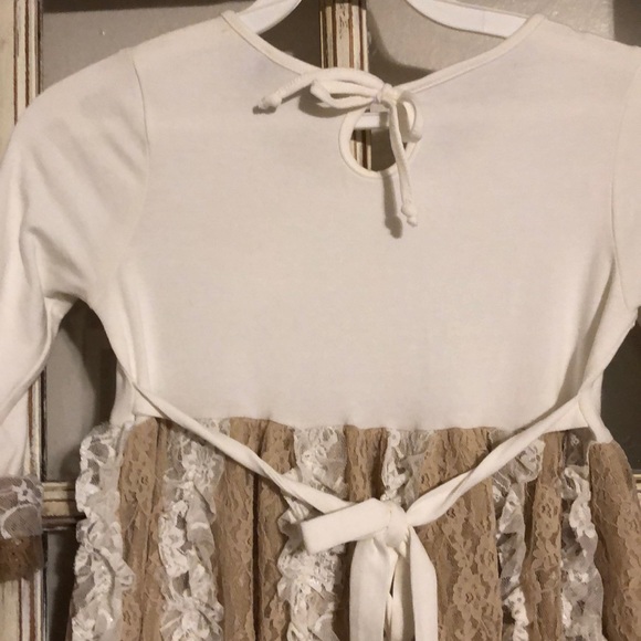 Lacy dress - Picture 4 of 7